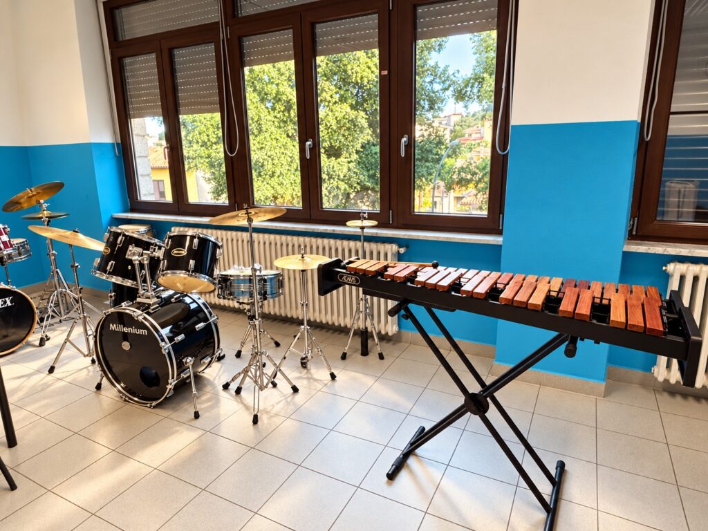 Due nuovi strumenti musicali per il nostro Istituto grazie alla generosità di un ex alunno.
